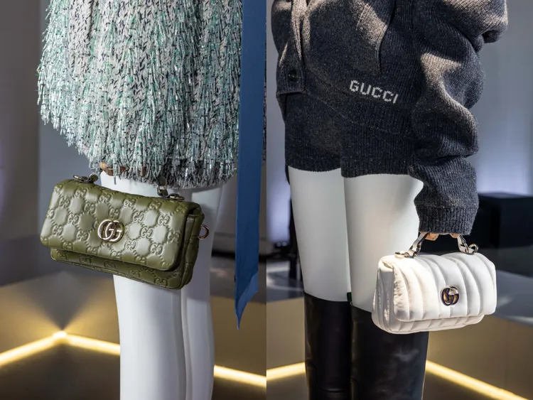 GUCCI GG Milano橄欖綠壓紋金屬鍊帶包（左）與白色波浪衍縫金屬鍊帶包。品牌提供