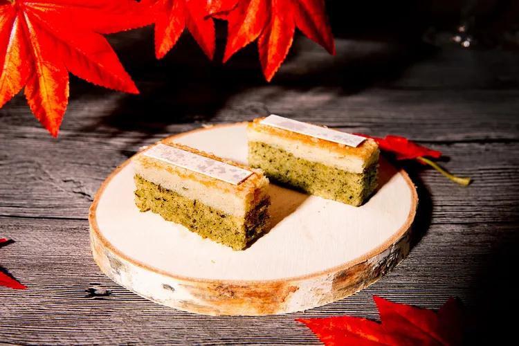 台北萬豪酒店「楓和日栗」雙人下午茶_烏龍茶蛋糕。業者提供