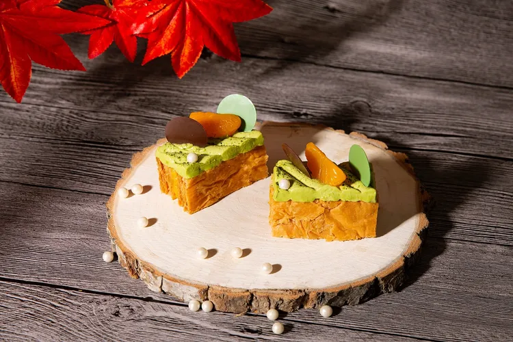 台北萬豪酒店「楓和日栗」雙人下午茶_柑橘抹茶香緹千層。業者提供