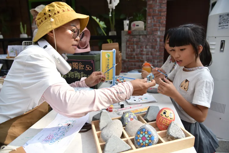 現場還有不少DIY體驗，吸引小朋友參加。分署提供