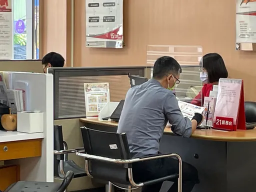 央行打房鬧錢荒 挖東牆補西牆逾60歲老男人信貸利率最低