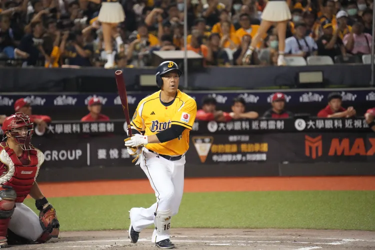 周思齊今天打第1棒。  彭欣偉攝