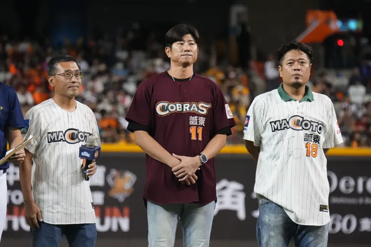 林恩宇(中)今再穿上誠泰球衣。   彭欣偉攝