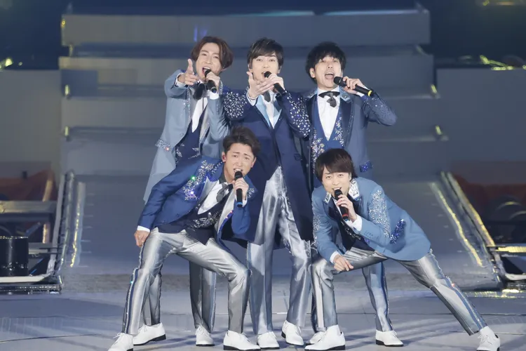 嵐2020年休團，昨天迎接成軍25周年，公布6大計劃寵粉。翻攝嵐X（推特）