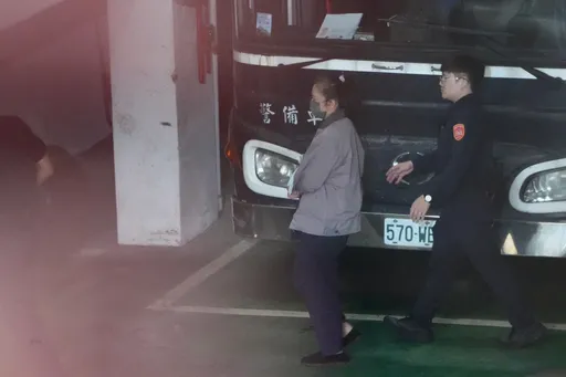 首度提訊應曉薇 疑收賄4740萬的她手上拿著這文件