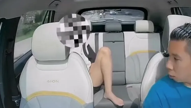 女乘客與運將的對話引發議論。翻攝自微博