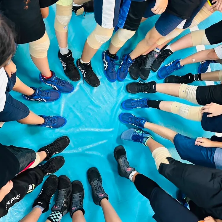 角力隊同學近幾天已收到新鞋。讀者提供