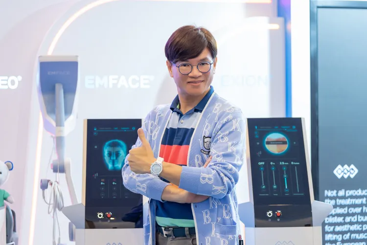 ▲一直走在技術最前端的蔡正浩院長，真心推薦最夯臉部抗老療程EMFACE菲斯波