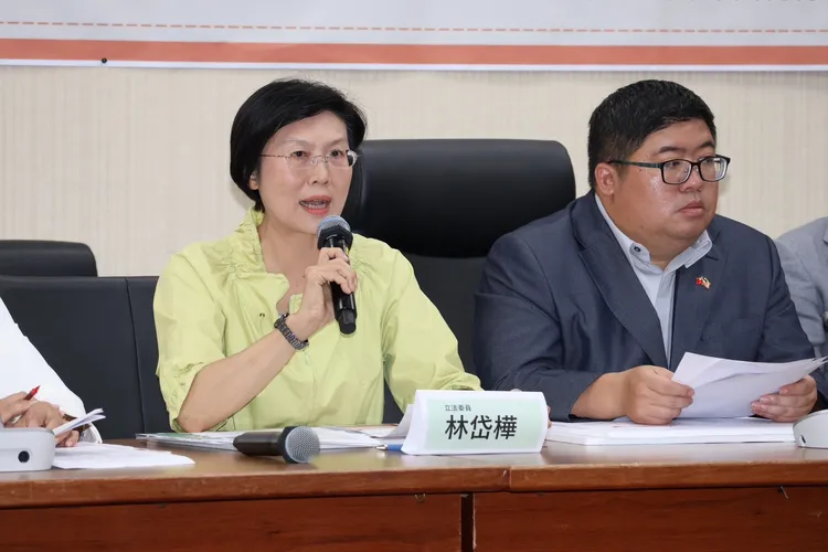 民進黨立委林岱樺也出席記者會，呼籲充分溝通後再行上路。記者莊宗達攝