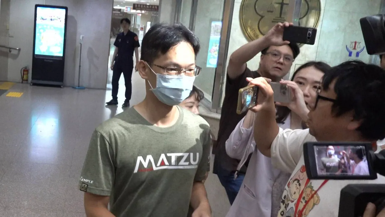 現任北市大安分局行政組組長、前柯文哲隨扈陳文鐘,今天遭檢廉二度約談,訊後請回。張欽攝