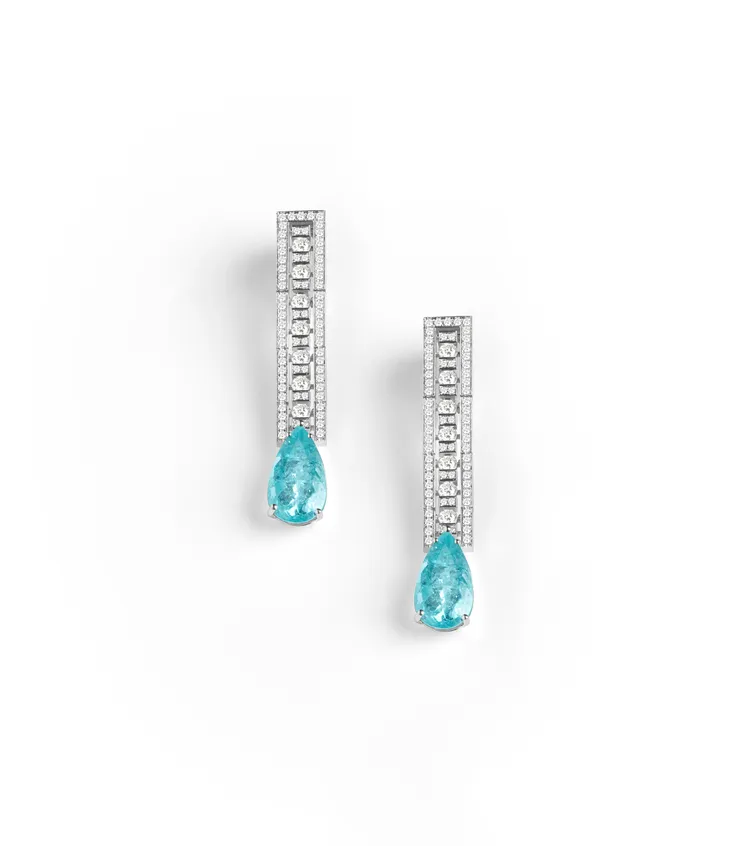 Belle Époque Dolce Vita美好年代18K白金帕拉伊巴碧璽與鑽石耳環，主石為2顆帕拉伊巴碧璽（7.98克拉+7.63克拉），955萬元。品牌提供
