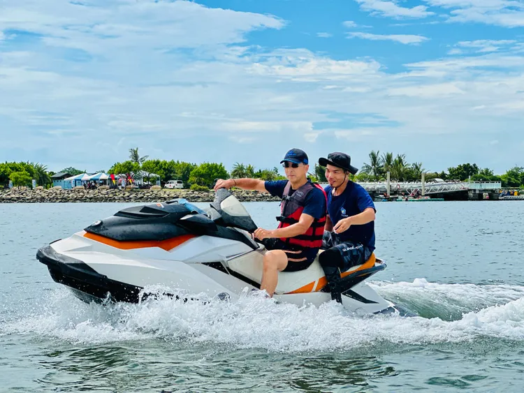 這次活動也包含多種水上體驗項目。屏東縣府提供