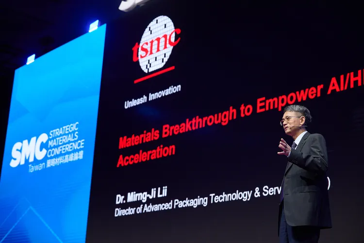 台積電李明機博士出席略材料高峰論壇，揭示材料領域創新突破，賦能AI及高效能運算。SEMI提供