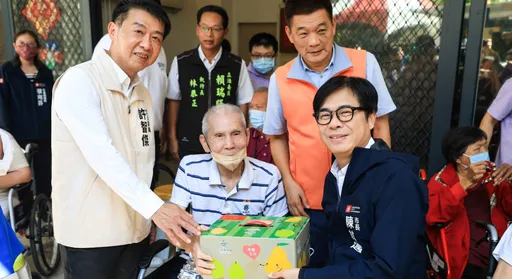 陳其邁宣布一補助加碼 每人每月多領2千元