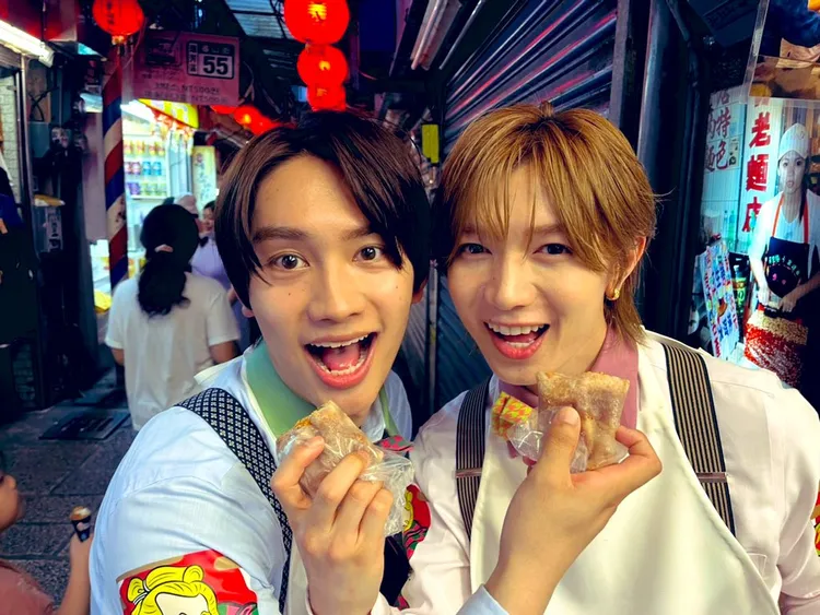 藤原丈一郎（左）今年4月來台出外景曾去九份，這次來想帶隊友去逛逛。翻攝富士電視台