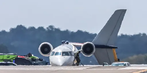 離譜影片|達美客機尾翼被勾斷!亞特蘭大機場再傳意外
