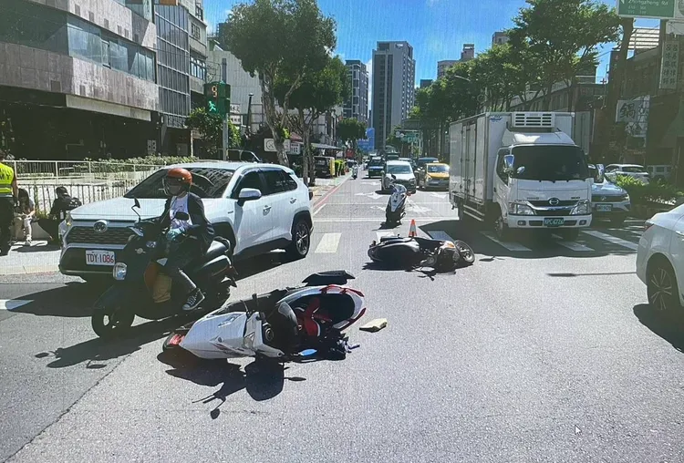 車禍現場。桃園警分局提供