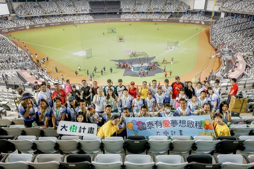 國泰世華「永續金融探索營」 將金融教育結合職棒公益