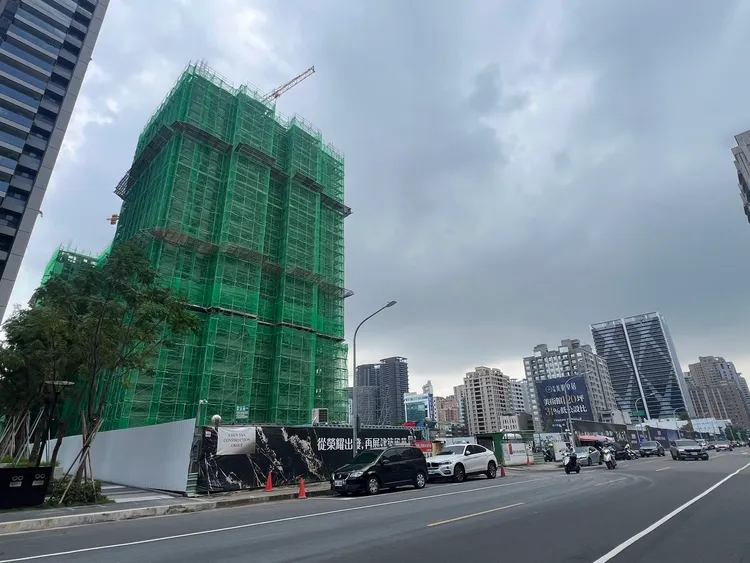 建物臨路退縮提升棟距，因周邊為尚未開發土地，因此即便2房住家通風採光極佳。城揚提供