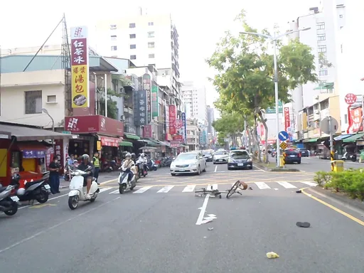 機車、單車路口相撞!79歲單車騎士傷重不治 肇事原因是這個