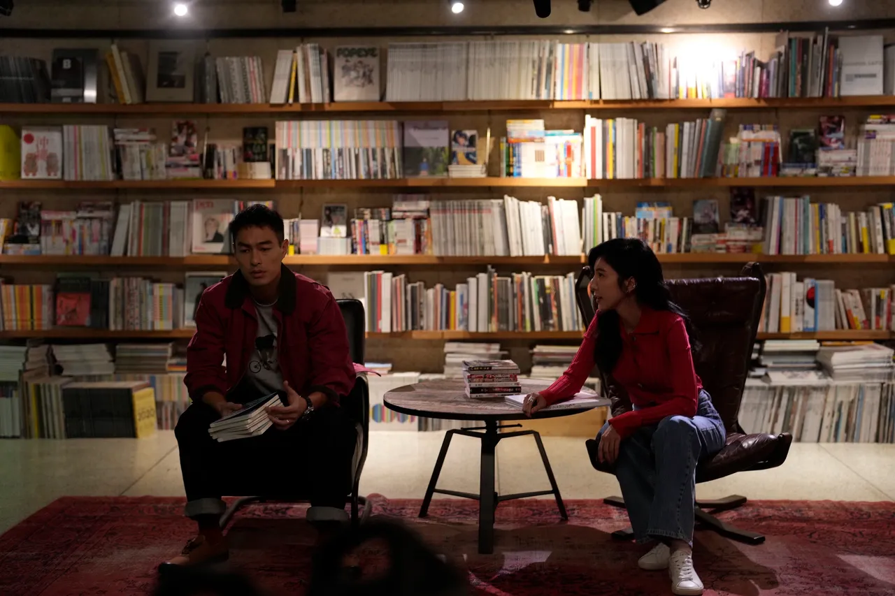 杨谨华（右）与杨祐宁剧中有不为人知的暧昧情愫。壹壹影业提供