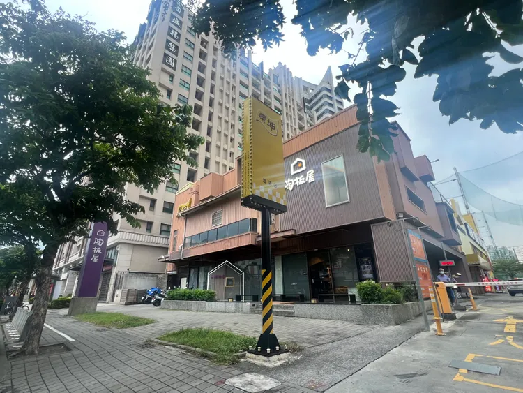 「燦坤3C澄清旗艦店」與「陶板屋澄清店」2門市已被三地購入。葉家銘攝