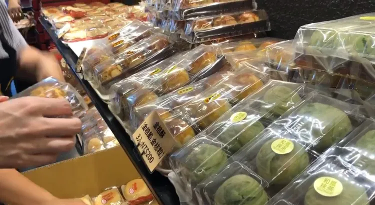 葡吉食品遭查獲的逾期原物料，經查並未使用在上架產品上。民眾提供
