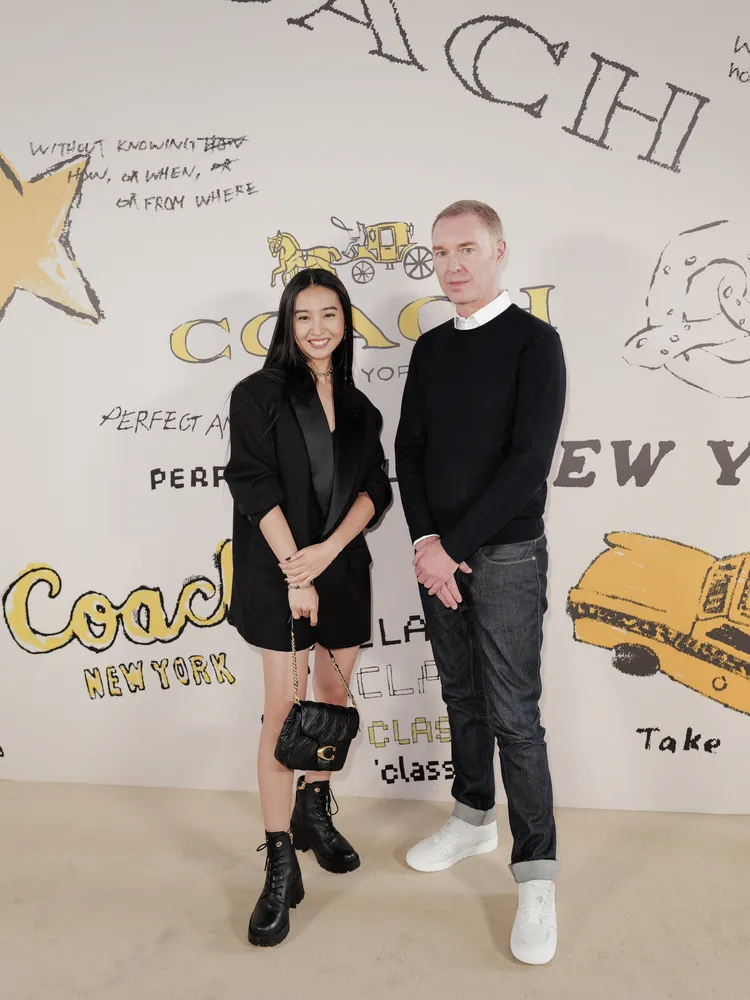 木村光希（左）以全黑裝扮酷帥現身大秀。品牌提供