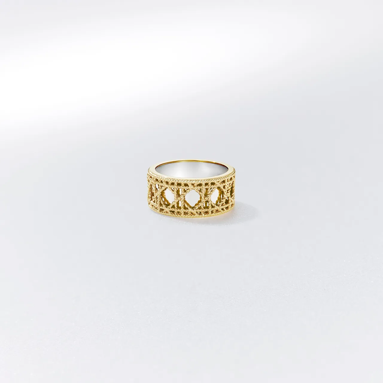 My Dior 18K金戒指，11萬2000元。品牌提供