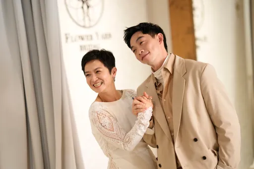 謝瓊煖大談姐弟戀 「做自己」狂放作風網友激昂認乾媽