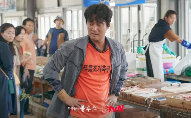 崔英俊在《我的藍調時光》飾演運冰塊的單親爸。翻攝tvN