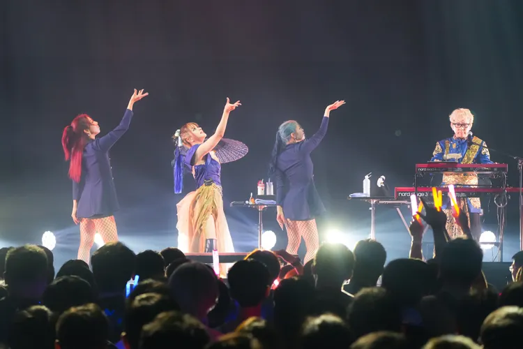 MARiA（左二）大讚toku（右）的中文，toku還用台語「打給厚！呷飽未！」打招呼。好玩國際文化提供