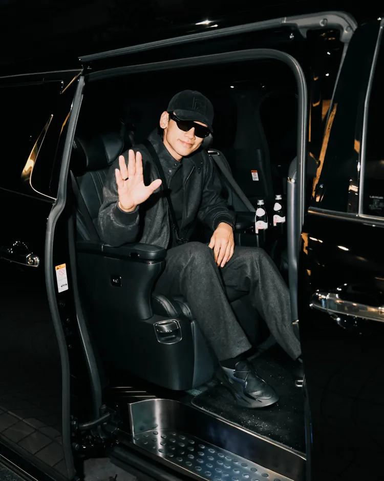 Rain一身FENDI造型相當帥氣。品牌提供