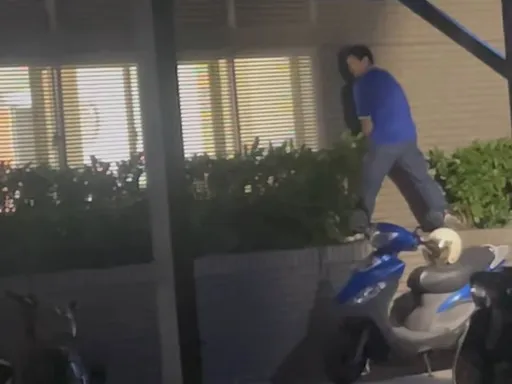 噁男站醫院急診室窗外尻槍　民眾直擊PO網警抓人