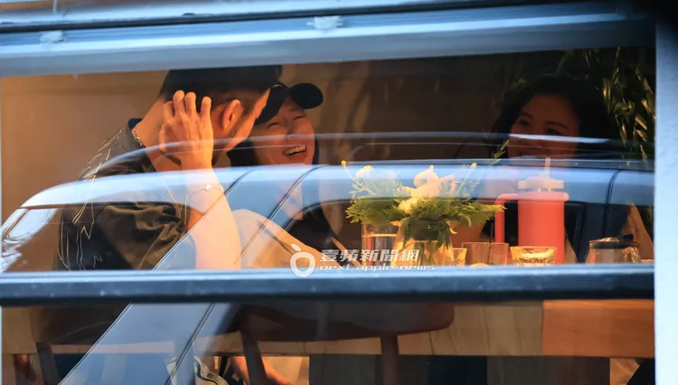 講到開心處，林心如（右）開心大笑。特勤中心攝