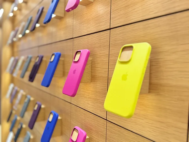 配件方面，蘋果也為加入相機控制按鍵的iPhone 16全系列帶來多材質與多色保護殼。趙筱文 攝