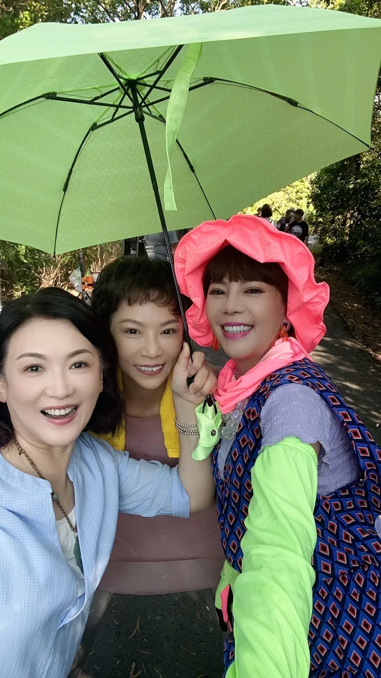 姚黛瑋（左起）、楊瓊華、錦雯拍8點檔。民視提供