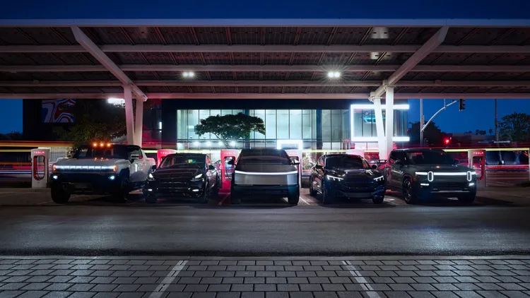 非Tesla車輛使用超級充電站將採取差別訂價，且同樣適用超時佔用費機制。原廠照片