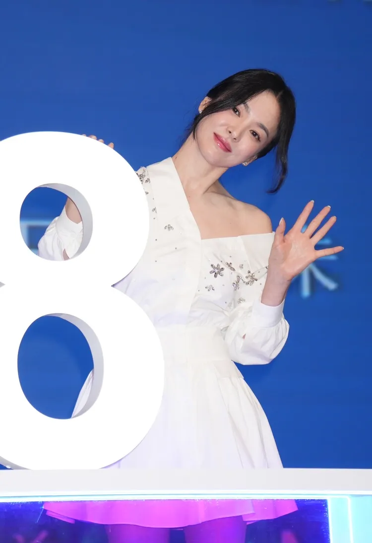 宋慧喬難得俏皮擺出歪頭的動作。彭欣偉攝