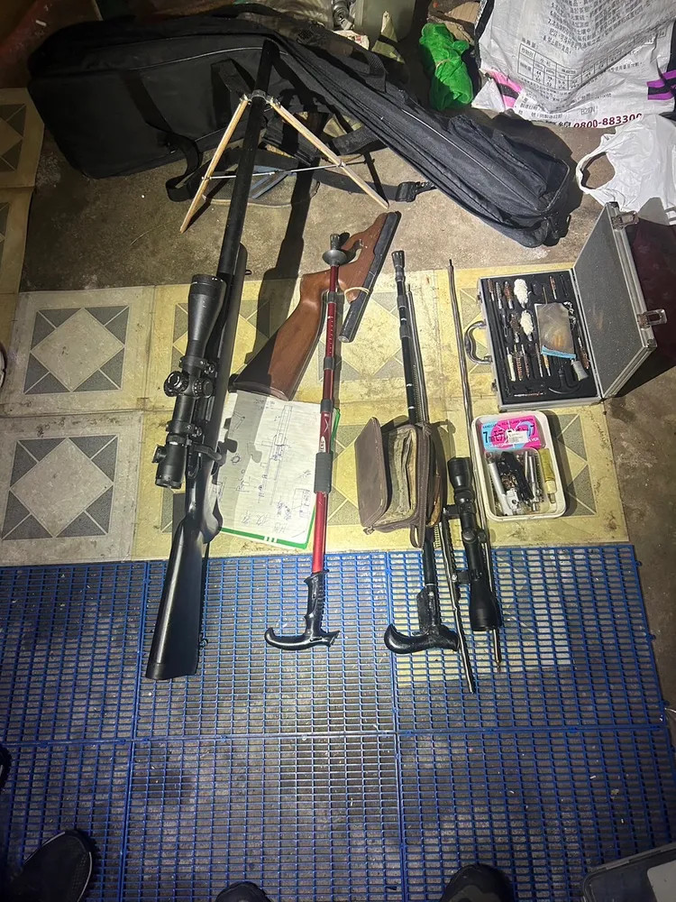 檢警起出大批改造槍械成品、半成品及工具。檢方提供