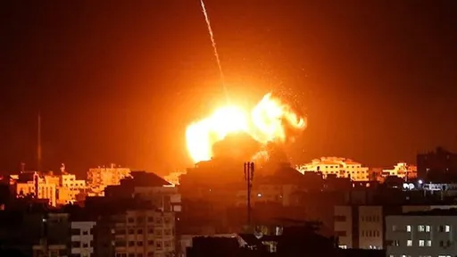 火光四起!以色列猛襲敘利亞西北軍事據點 至少14死43傷