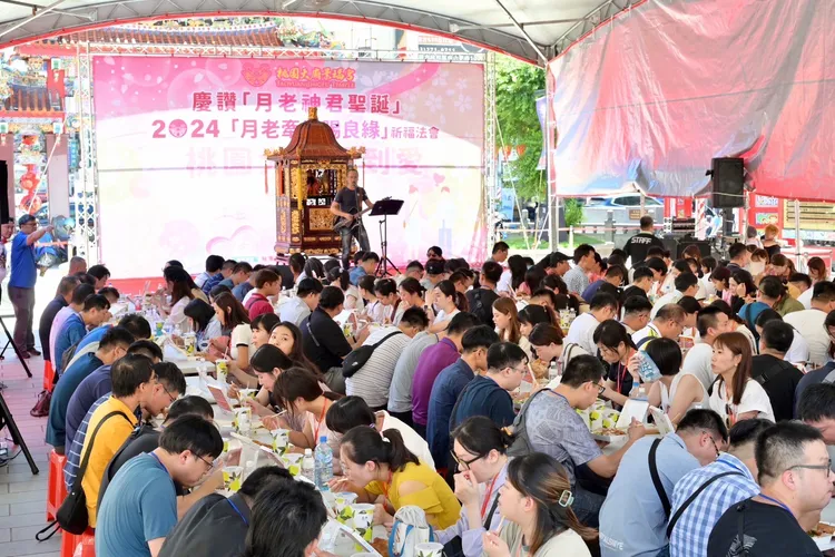 桃園大廟景福宮有「全台十大月老」美名。桃園景福宮提供