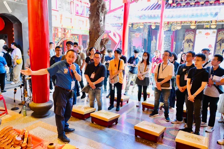 桃園大廟景福宮是全台月老廟舉辦未婚聯誼中，少有的「神明現場坐鎮」。桃園景福宮提供