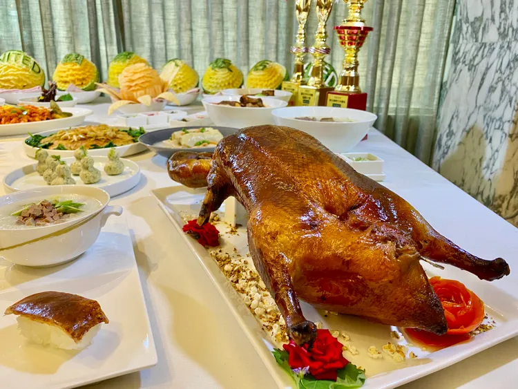 每日限量推出的「桂花片皮烤鴨」。莊偉祺攝