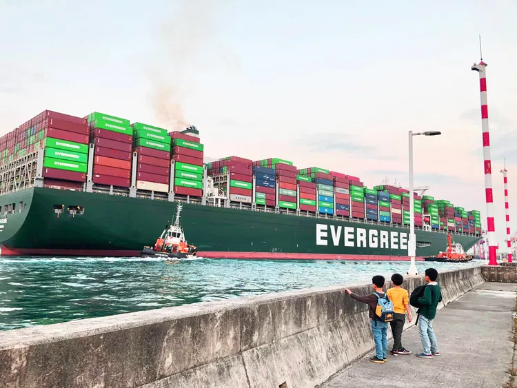 紅毛港文化園區可欣賞大船入港壯麗美景。文化局提供