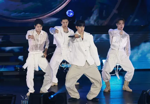 B.A.P睽違6年合體襲台泛淚!3000粉重現「吹哨子應援」爆哭