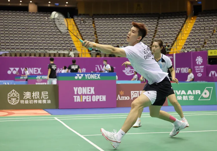 香港賽台灣選手籤表出爐，圖為葉宏蔚（左）、李佳馨（右）。羽協提供