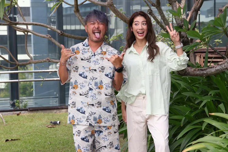 KID（左）和瑞瑪席丹今天搞笑出席記者會。莊宗達攝