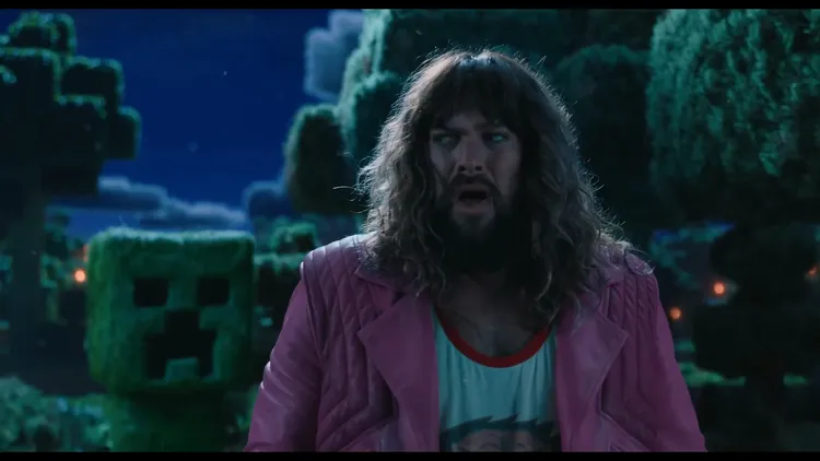 電影中出現《Minecraft》象徵怪物苦力怕。翻攝Warner Bros. Pictures YT