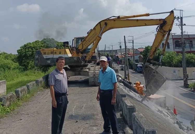 國民黨籍屏東縣議員王啟敏（左），前往印尼峇里島旅遊時身體不適，送醫後不治身亡。翻攝王啟敏臉書